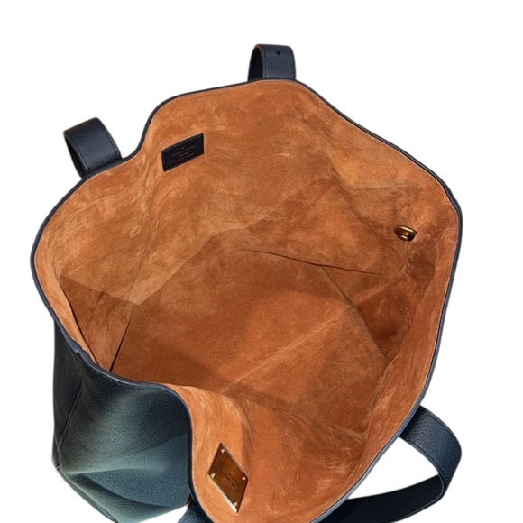 Louis Vuitton Low Key Cabas MM Tote – Black Calfskin w Gold Padlock & Monogram - Picture 4 of 12